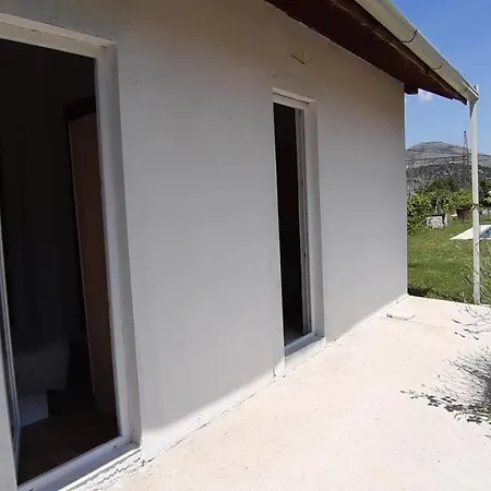Merona With Swimming Pool Apartment Trebinje
