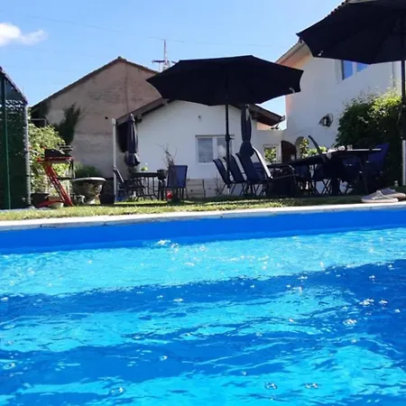 Merona With Swimming Pool Apartament *