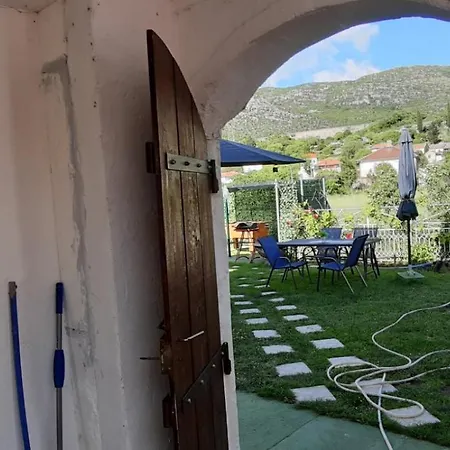 Hacienda Merona With Swimming Pool Апартаменты Требинье